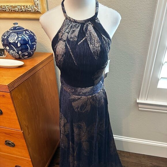 NWT Betsy & Adam Metallic Sleeveless Gown - Picture 3 of 6